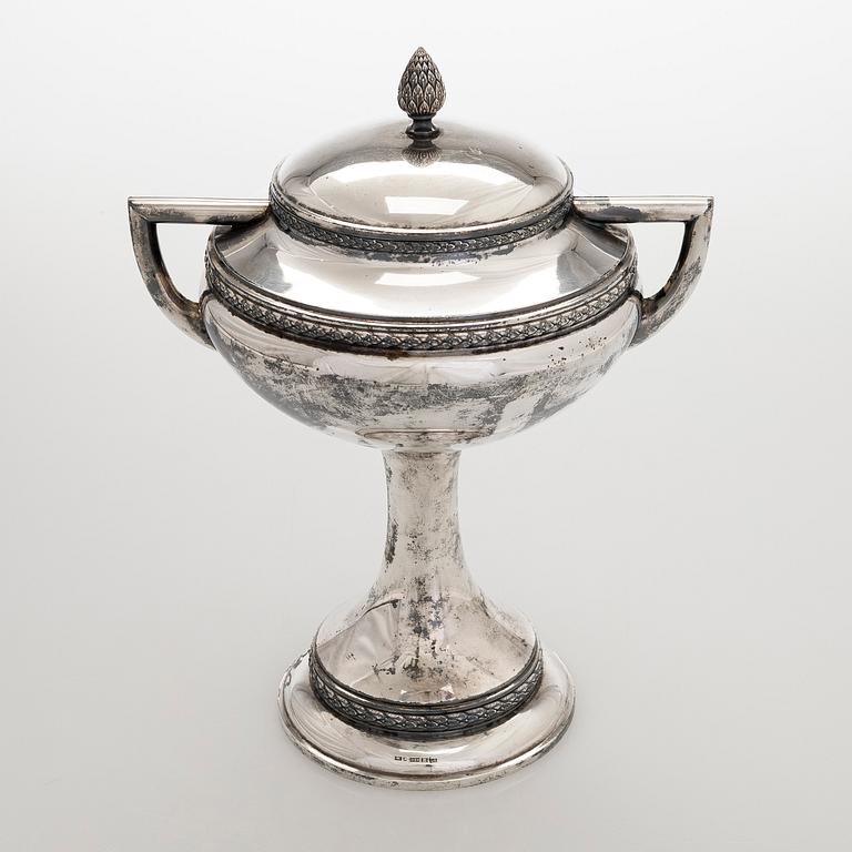 Sockerskål på fot, silver, Finlands Guldsmeds ab, Åbo 1916.