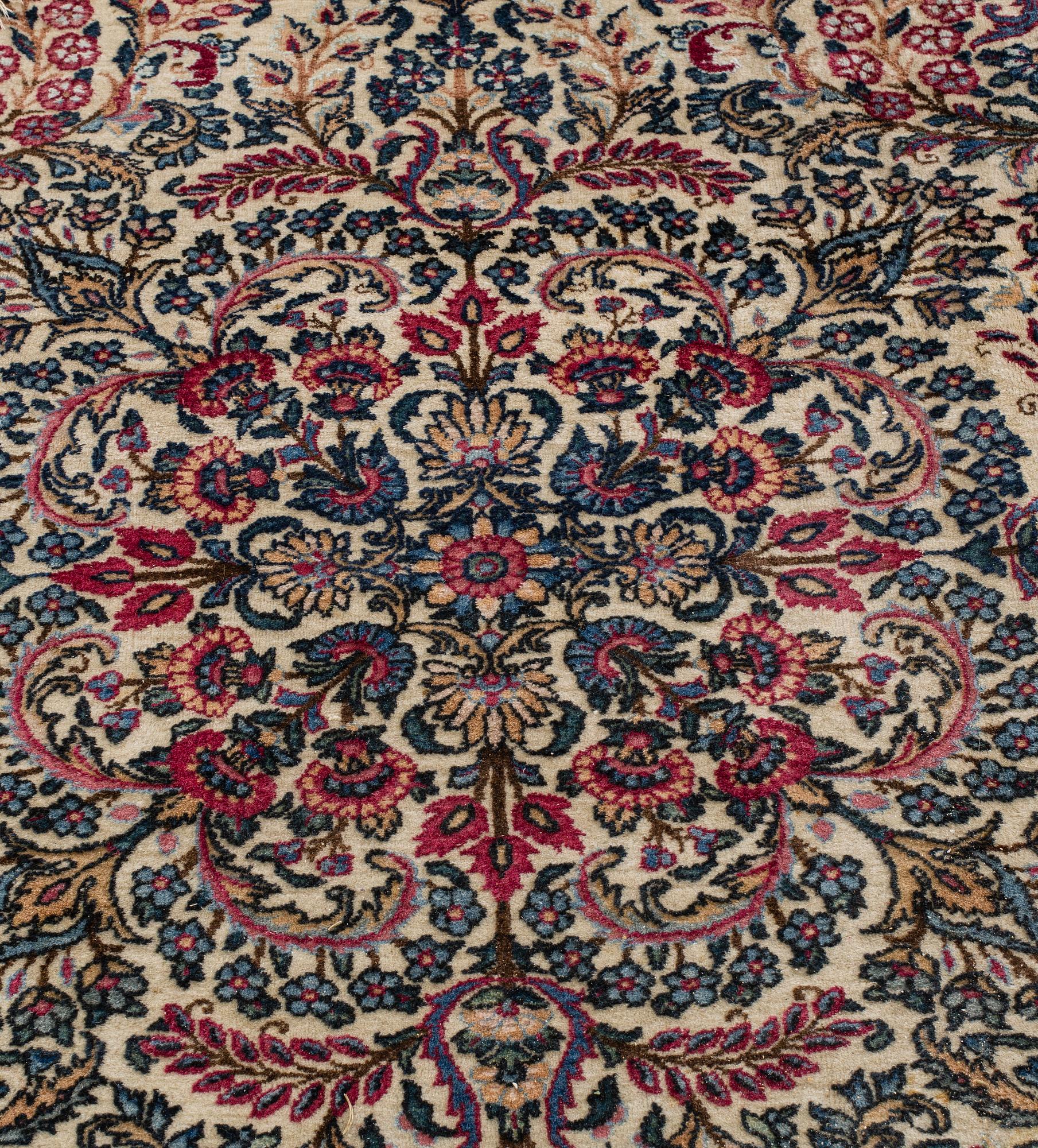A SEMI-ANTIQUE KIRMAN RUG. 294X205.