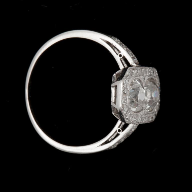 RING med gammalslipade diamanter totalt ca 1.70 ct.