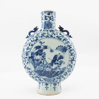 Pilgrim vase, China, porcelain from the second half of the 19th century.