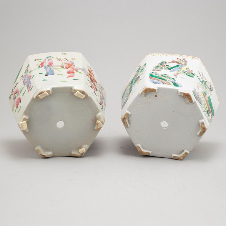 A group of four Chinese and Japanese porcelain flower pots, 20th century.