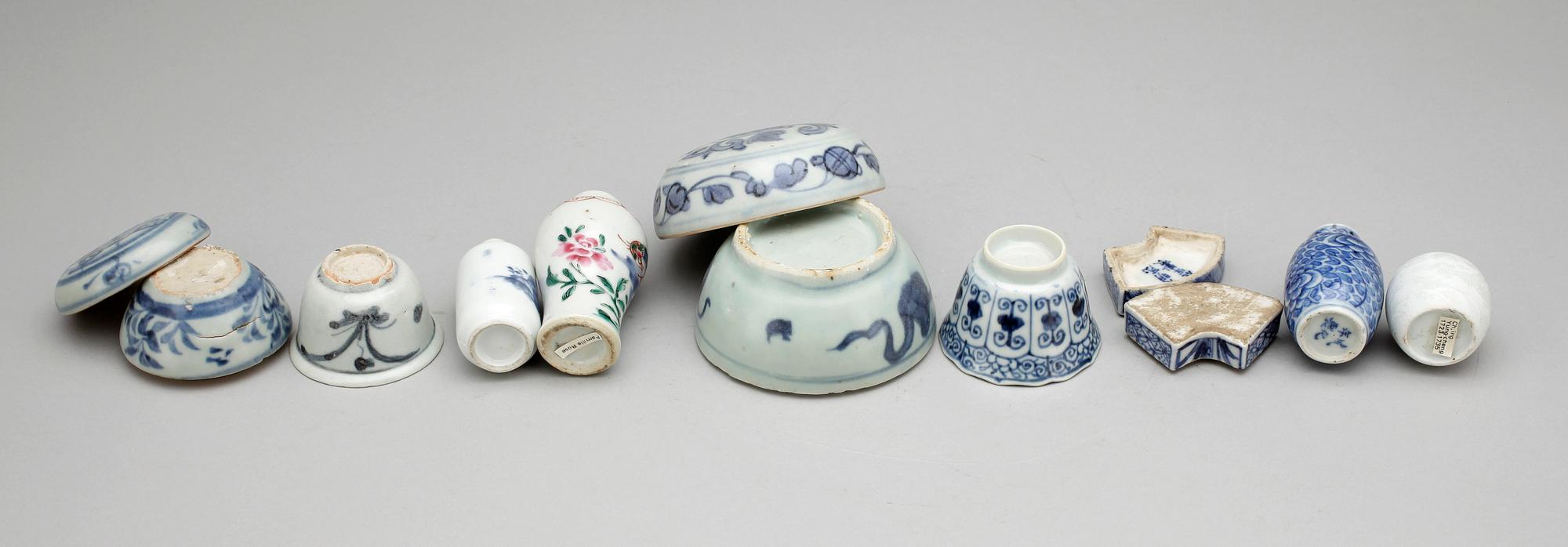 PARTI PORSLIN, 9 delar, keramik, Ming dynastin (1368–1644) och senare, Kina.