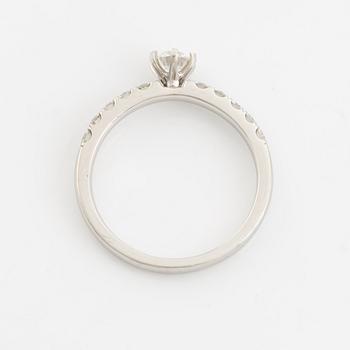 Ring in platinum with round brilliant-cut diamonds, "Story of Love" by Guldfynd.