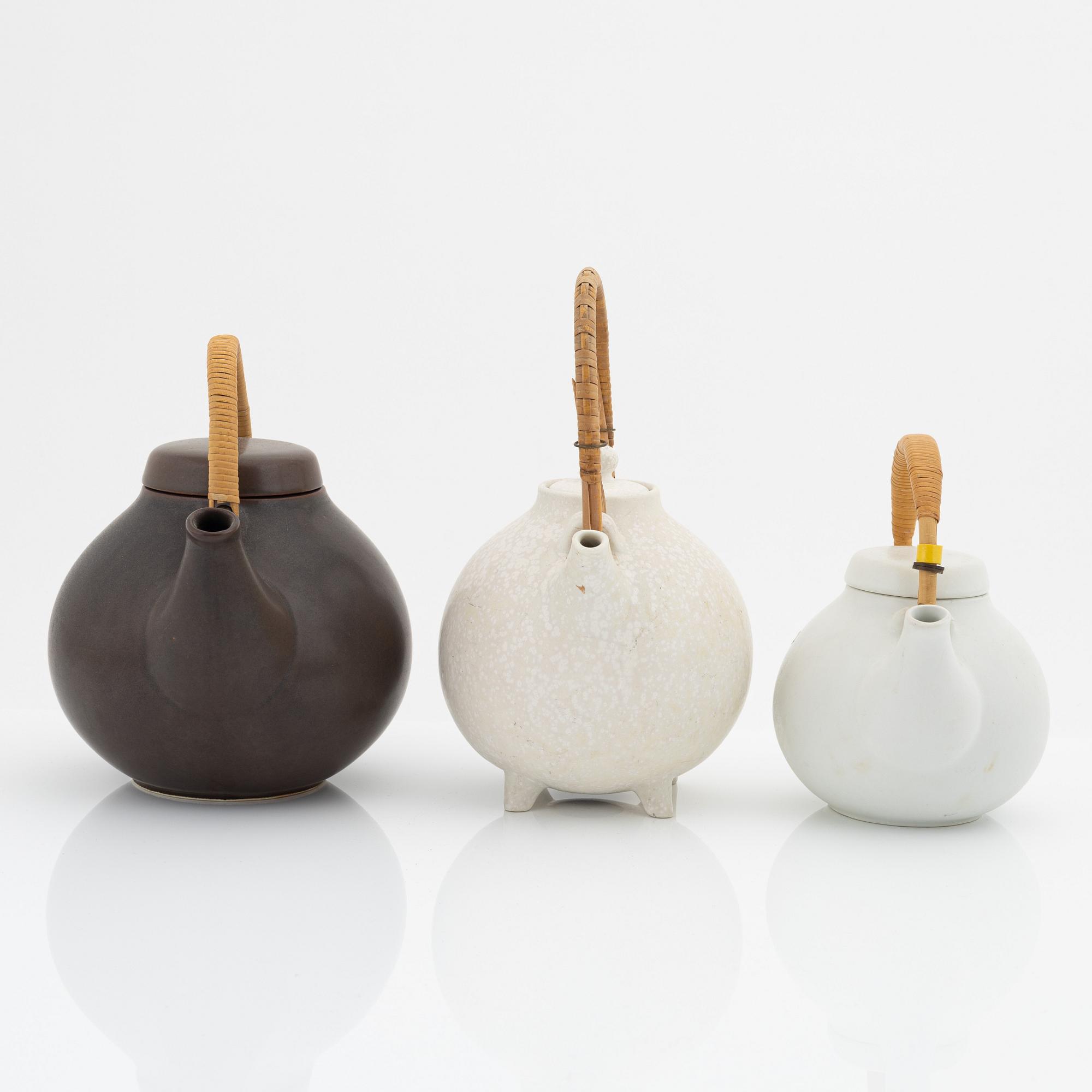 Gunnar Nylund, a stoneware teapot from Rörstrand and two teapots and a vase, Arabia.
