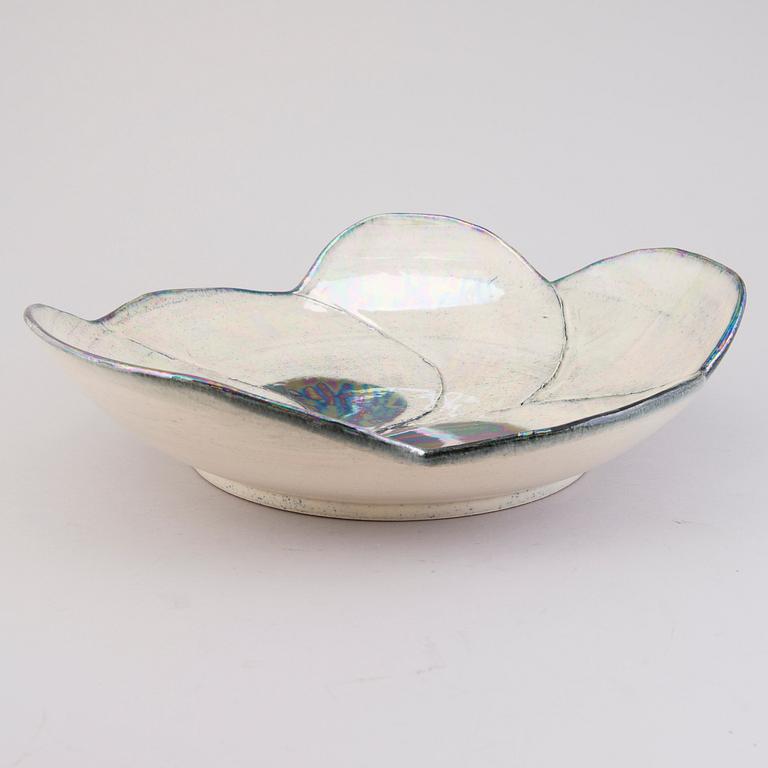 Birger Kaipiainen, A stoneware bowl signed Kaipiainen, Arabia.