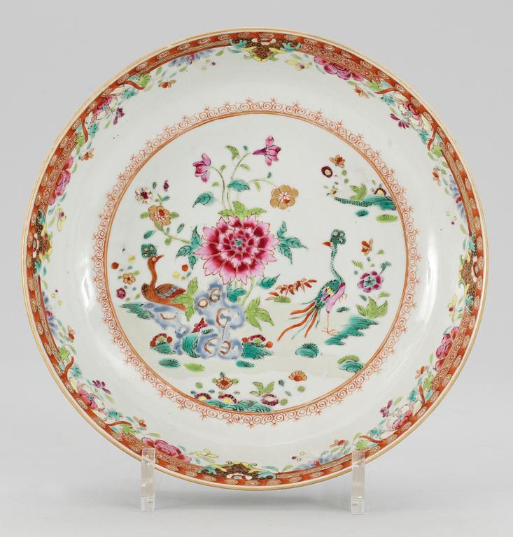 SKÅLFAT, porslin. Qing dynastin. Qianlong (1736-95).