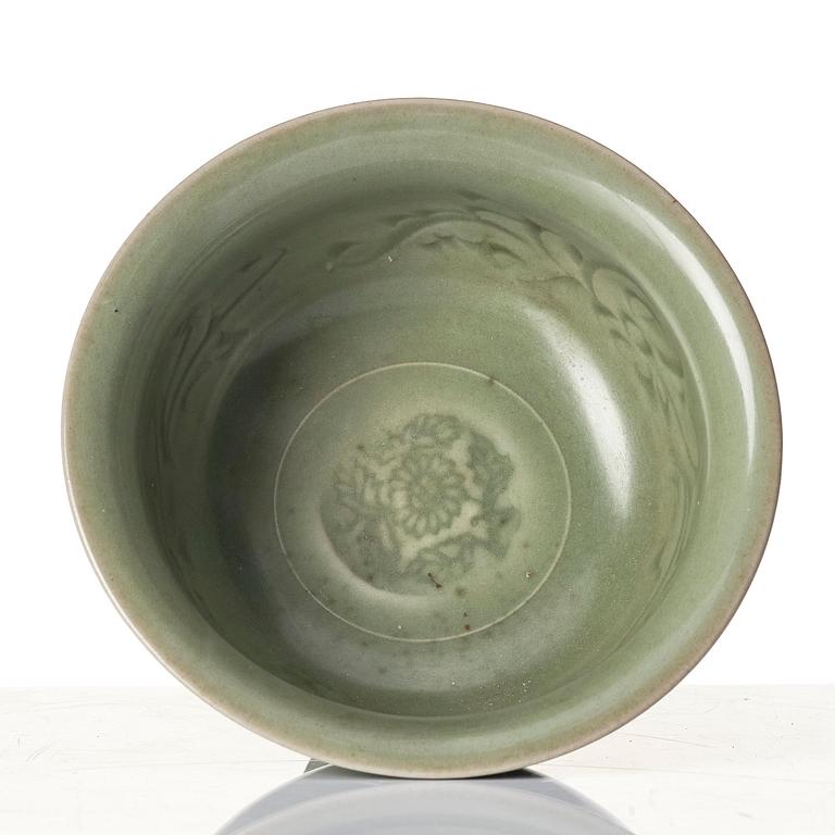 A longquan celadon stem cup, Ming dynasty (1368-1644).