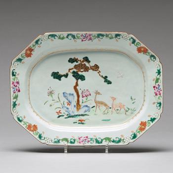 SERVERINGSFAT, ett par, porslin. Qingdynastin, Qianlong (1736-95).