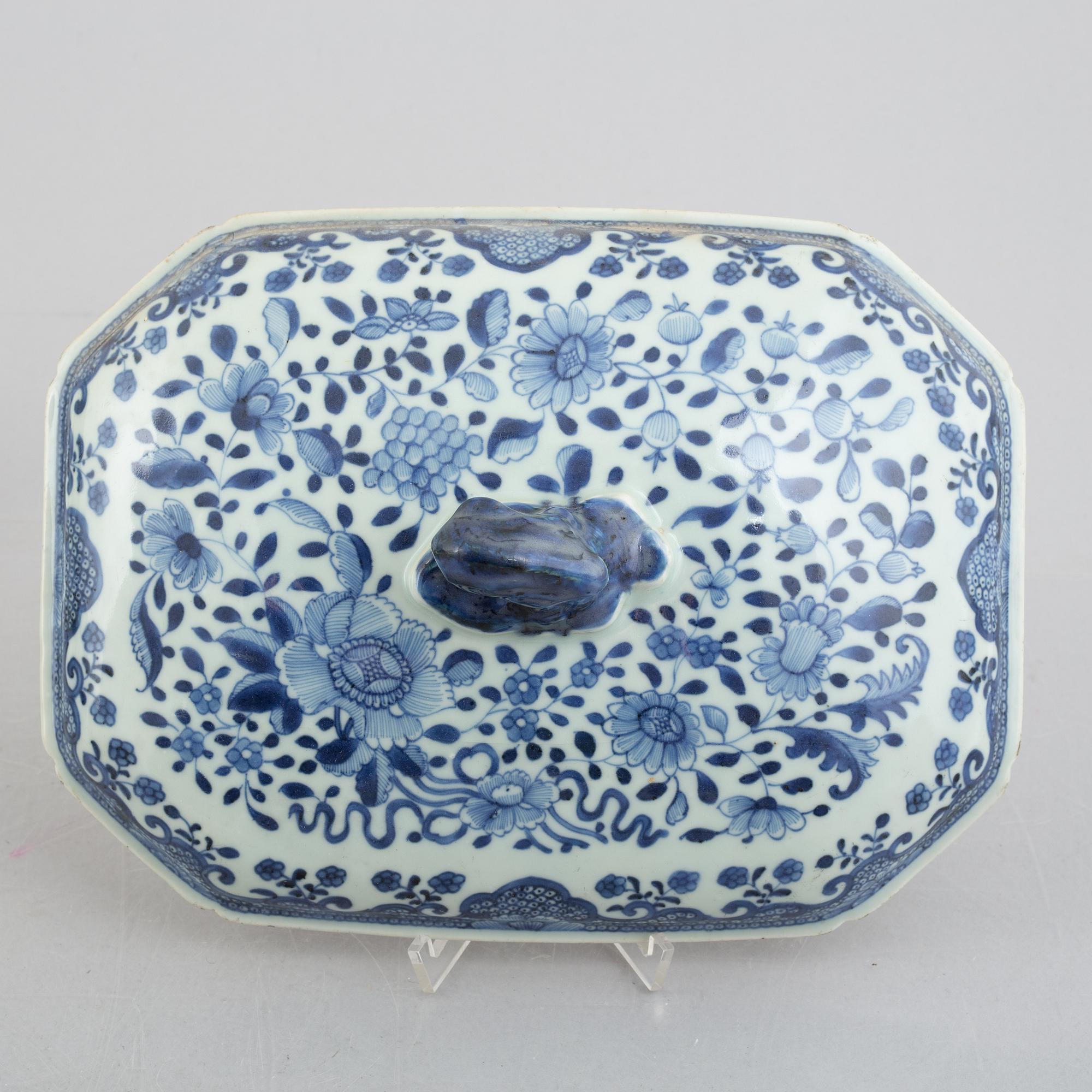 Nine pieces of Chinese porcelain, Qing dynasty, 18th-19th century.