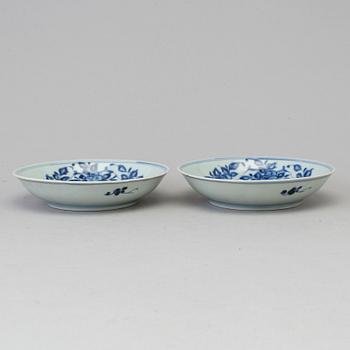 Two blue and white dishes, Ming dynasty, Tianqi/Chongzhen.