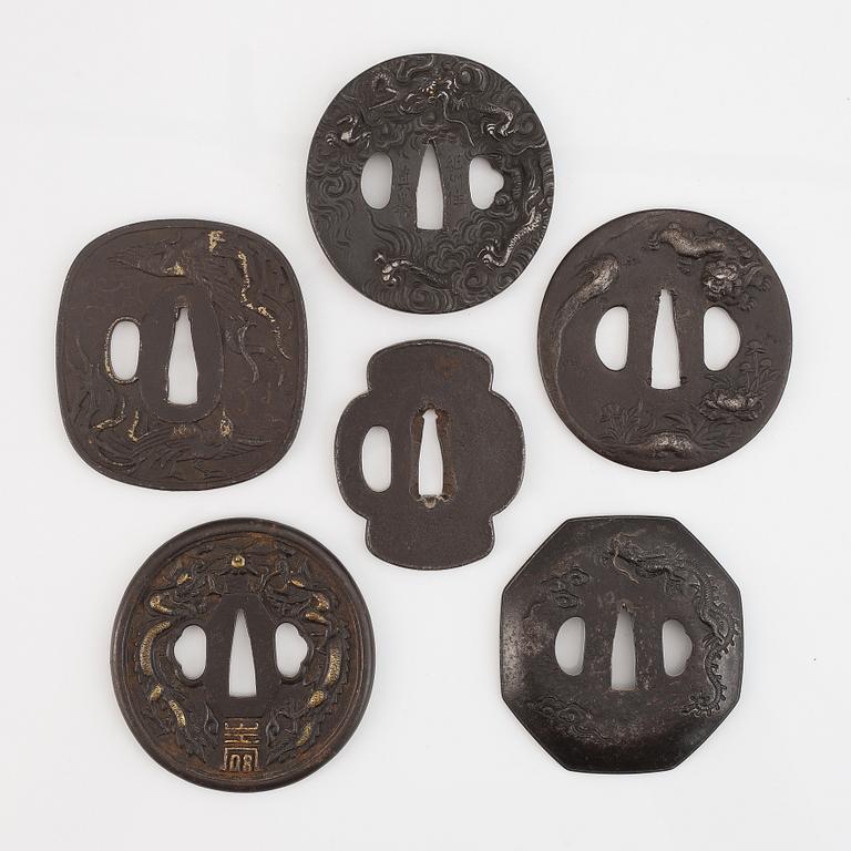 Tsuba, 6 st, bl.a. Japan, Korea, Edo samt 1800-1900-tal, en signerad.