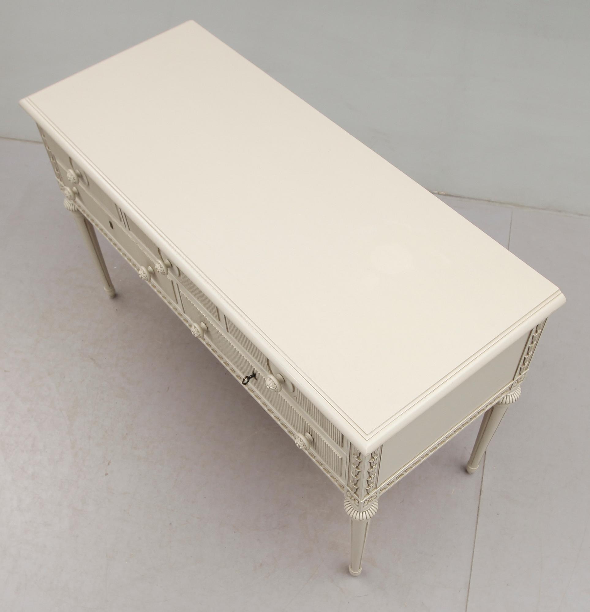SIDEBOARD, gustaviansk stil, 1900-talets andra hälft.
