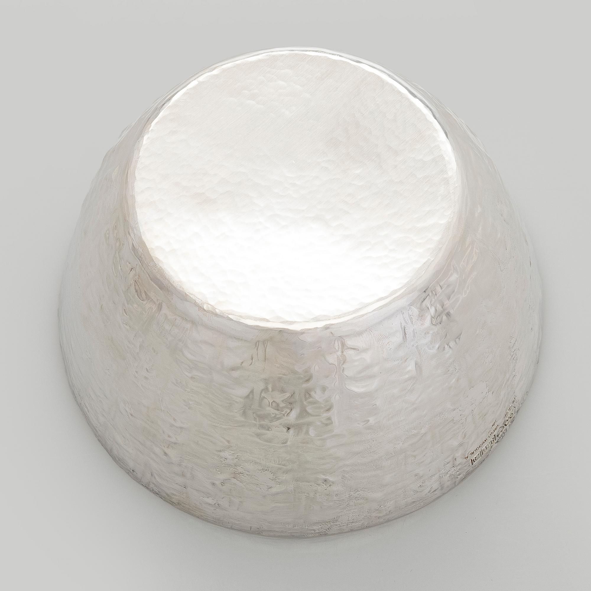 Tapio Wirkkala, A silver bowl, Kultakeskus Hämeenlinna  2001.