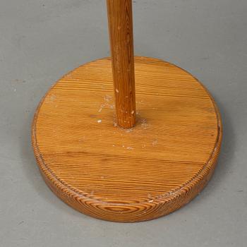 GOLVLAMPA, "Staken" Carl Malmsten, 1900-tal.