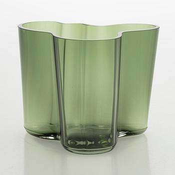 Alvar Aalto, a glass vase, signed  Alvar Aalto 5409/7000 1988.