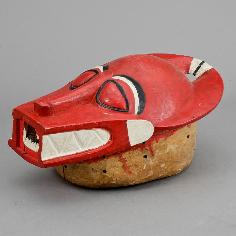 MASKER, 2 st, Västafrika, 1900-tal.