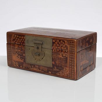 A Chinese box, early 1900.