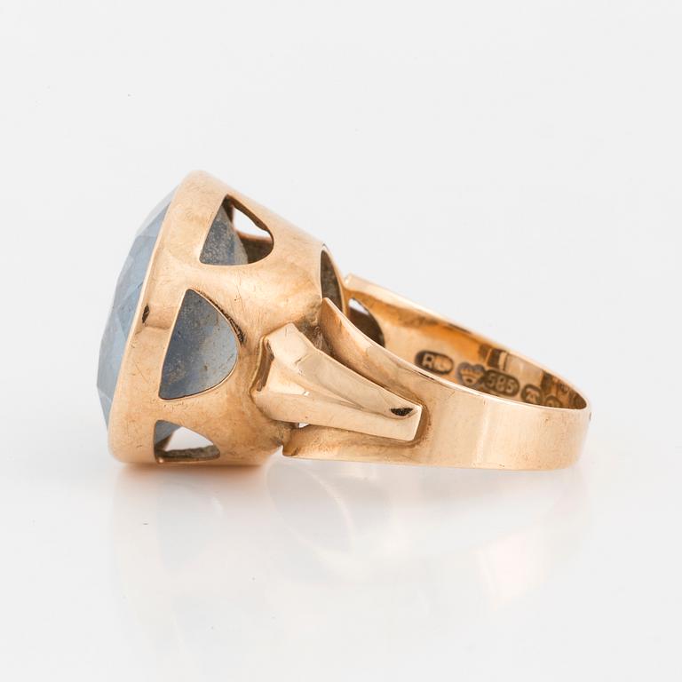 A 14K gold and synthetic blue spinel ring.