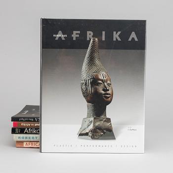 KONSTBÖCKER, 6 st, bland annat "African Textiles" av John Pcton och John Mack. 1989.