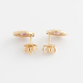 Earrings with pink sapphires and brilliant-cut diamonds.