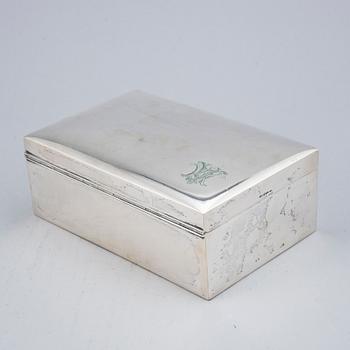 A silver cigarette box, CG Hallberg, Stockholm 1919.