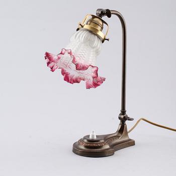 BORDSLAMPA, patinerad metall, 1900-talets första hälft.
