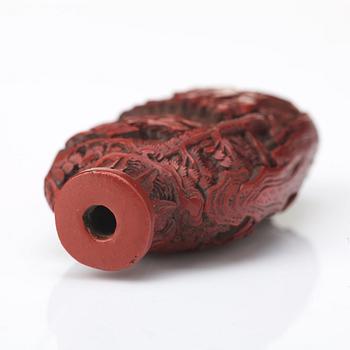 A red lacquer snuff bottle, Qing dynasty, Qianlong (1736-95).