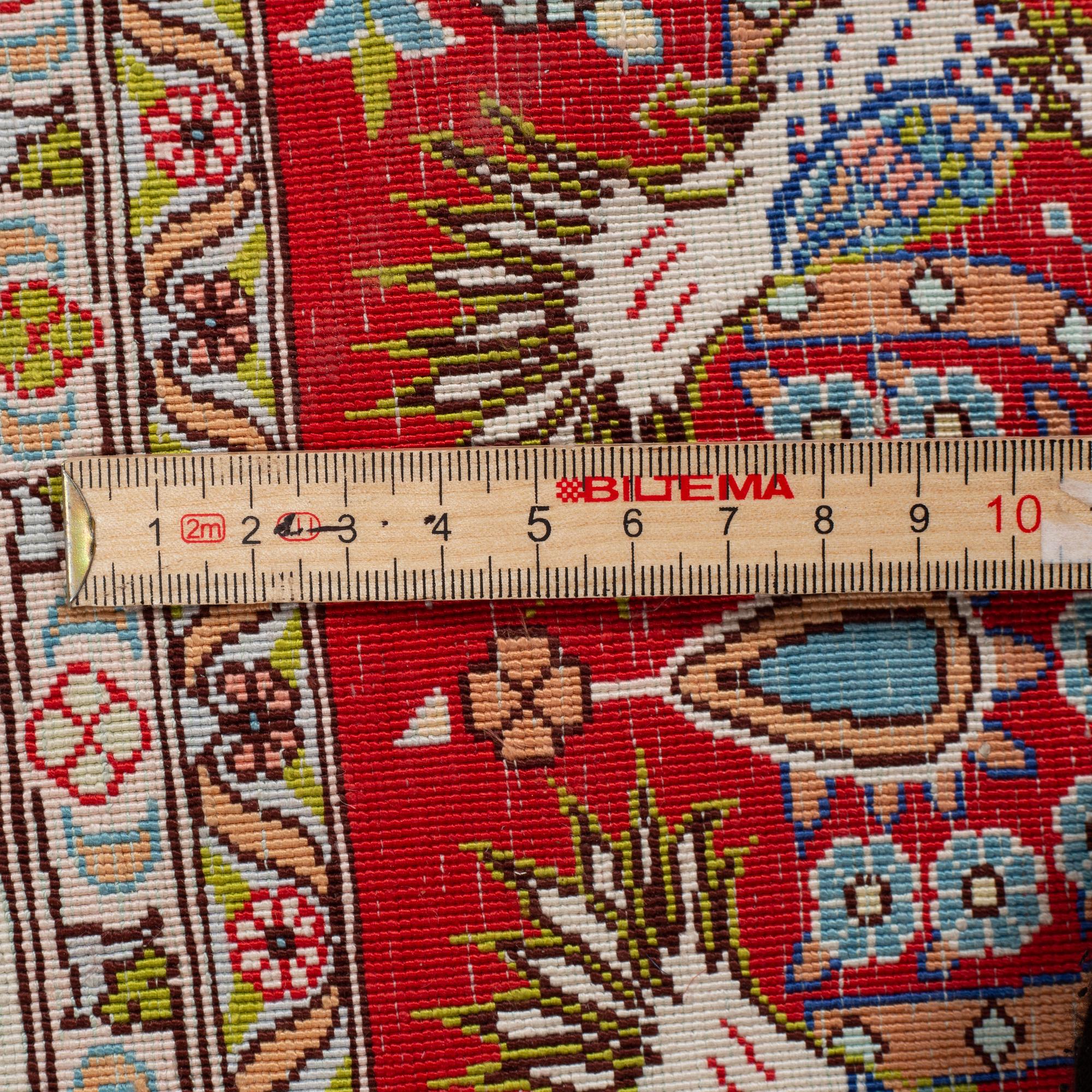 Matta, silke Hereke, ca 164 x 106 cm.