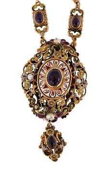 SET of fives piecs of silver guilt jewellery, 1920's.