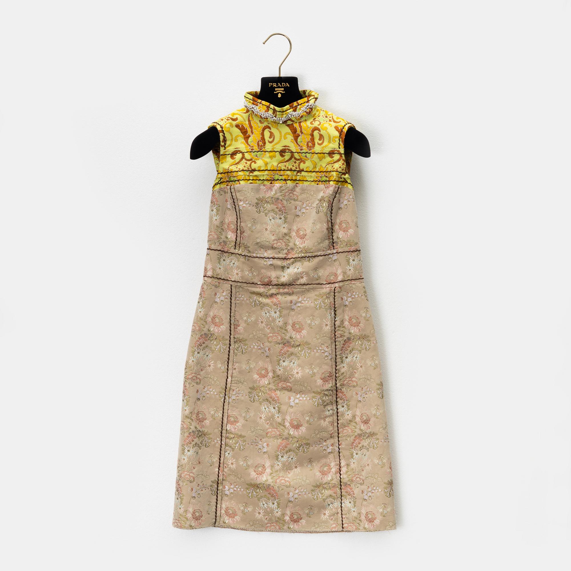 Prada, klänning samt kappa, storlek 36.