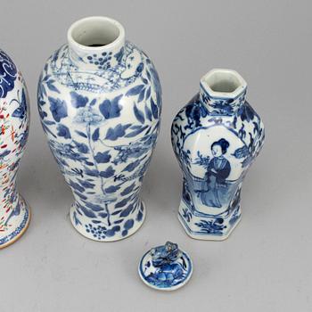 Three porcelain vases, Qing dynasty, 18-19th century.