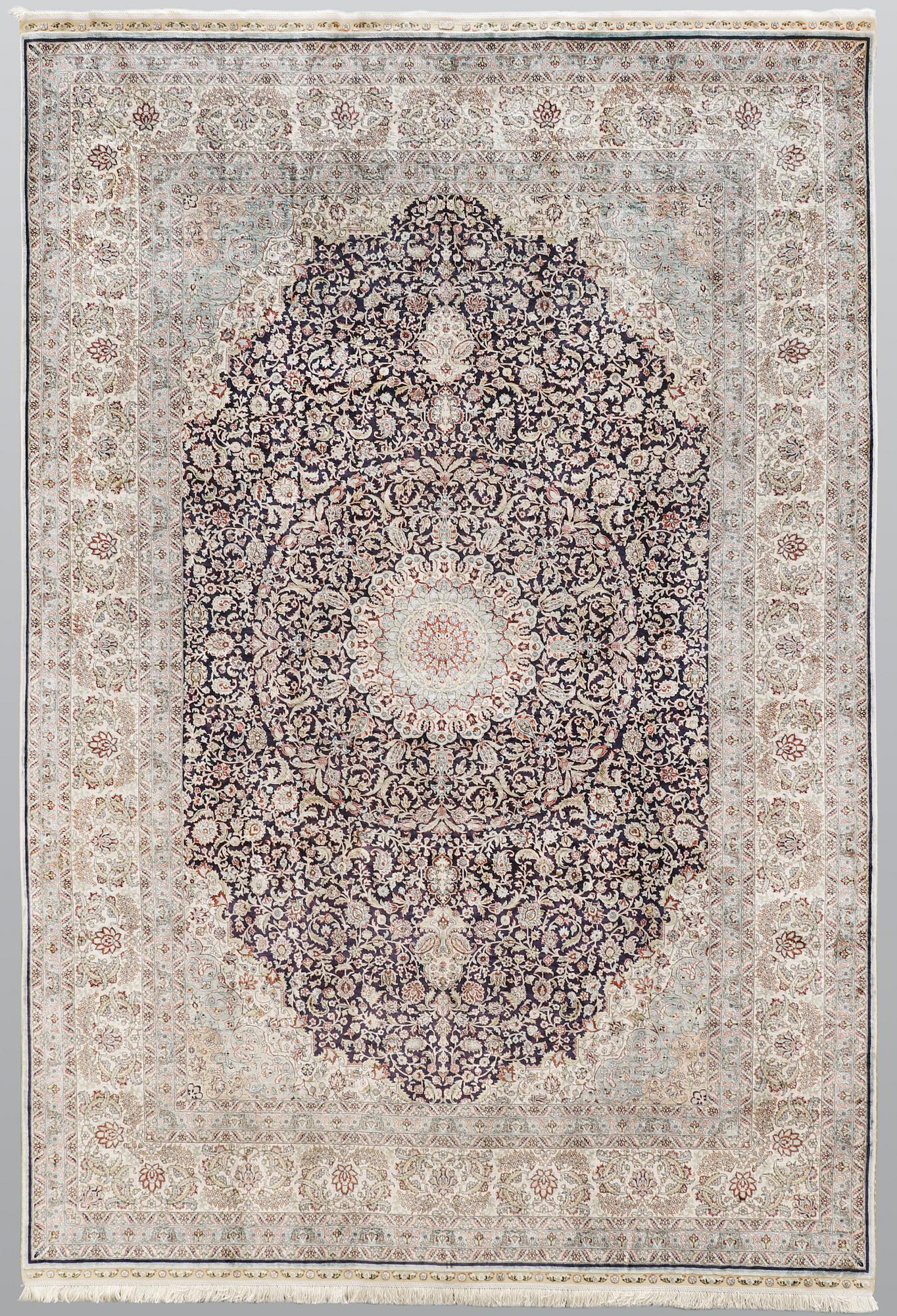A carpet, Oriental silk, ca 297 x 202 cm.