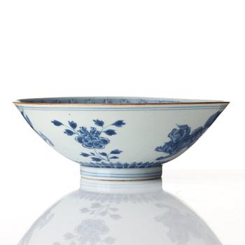 A blue and white bowl, Qing dynasty, 18th Century.