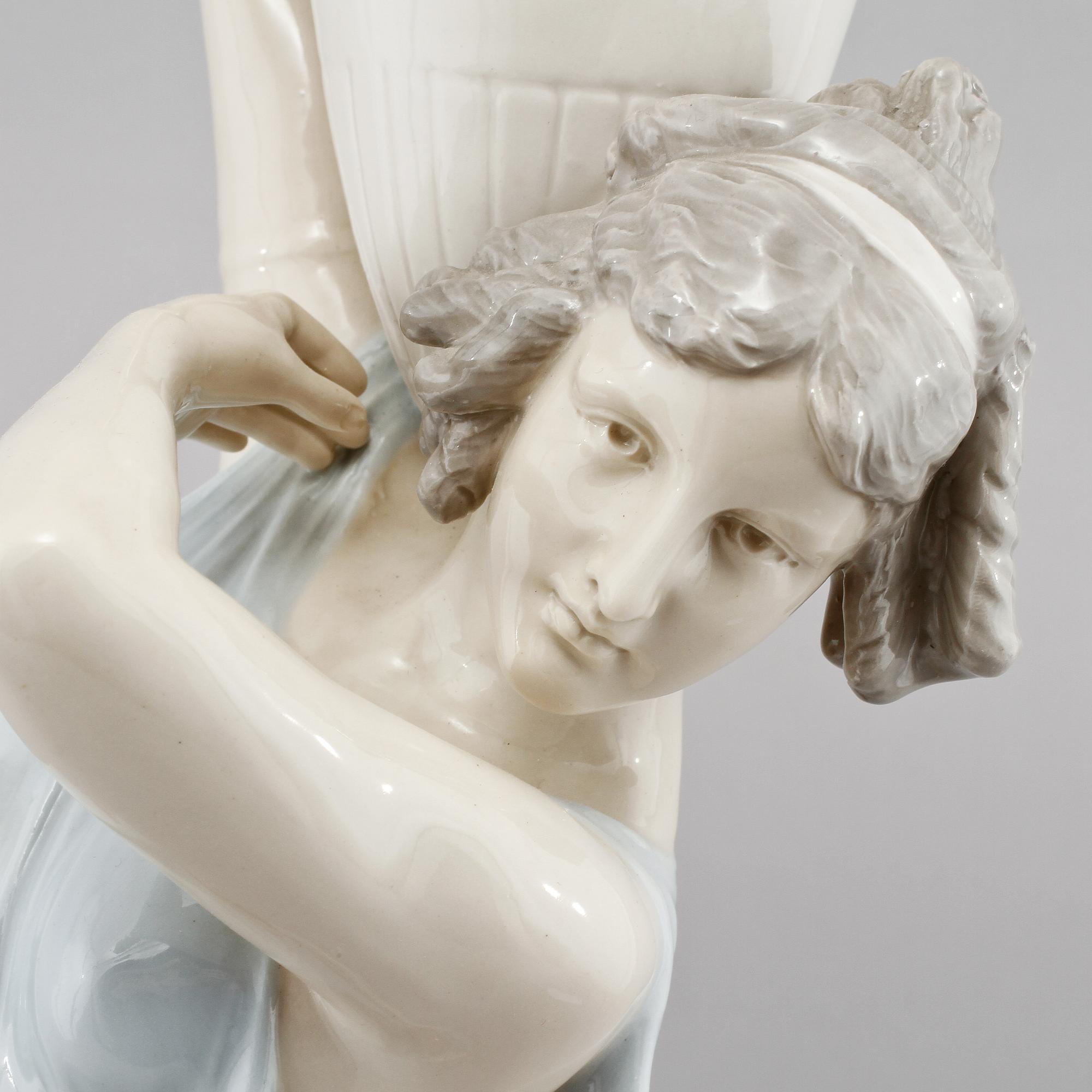 FIGURIN, porslin, Österrike, 1900-tal.