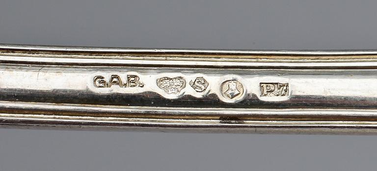 MAT- SAMT TESKEDAR, 13 snarlika resp 6st, silver, "Engelsk snäck", flertal mästare, Sverige 1850-1910-tal. Vikt 980 g.