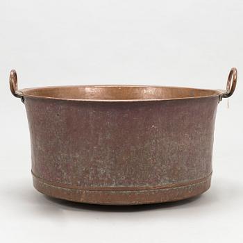 A 1900/20th century copper pot.