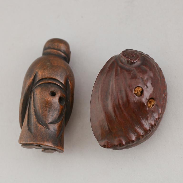 NETSUKE, 2 st, trä, Japan, sent 1800-tal.
