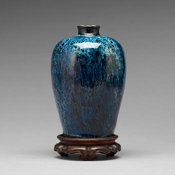 A flambé glazed vase, Qing dynasty, 19th Century.