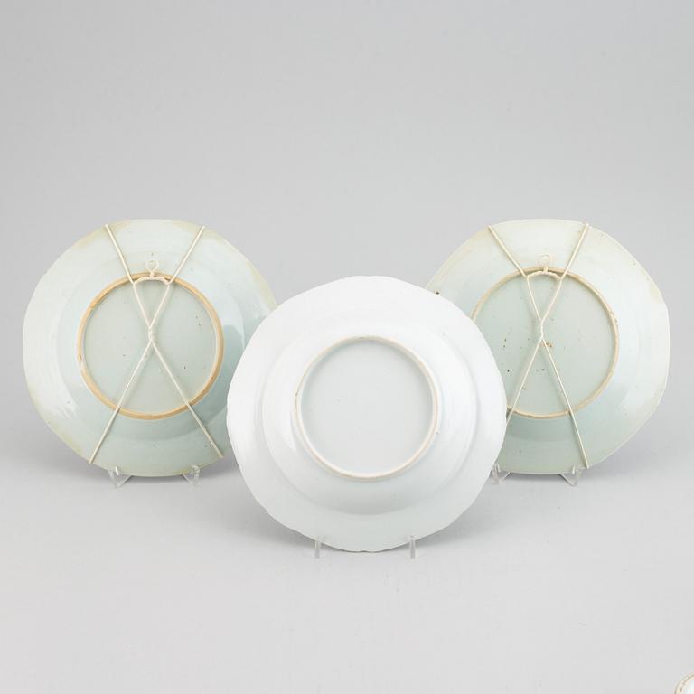 A group of nine blue and white and famille rose export porcelain objects, Qing dynasty, 18th/19th century.