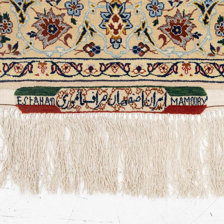 Matta, semiantik Isfahan, centrala Persien, signerad Mamoury, ca 163 x 109 cm.