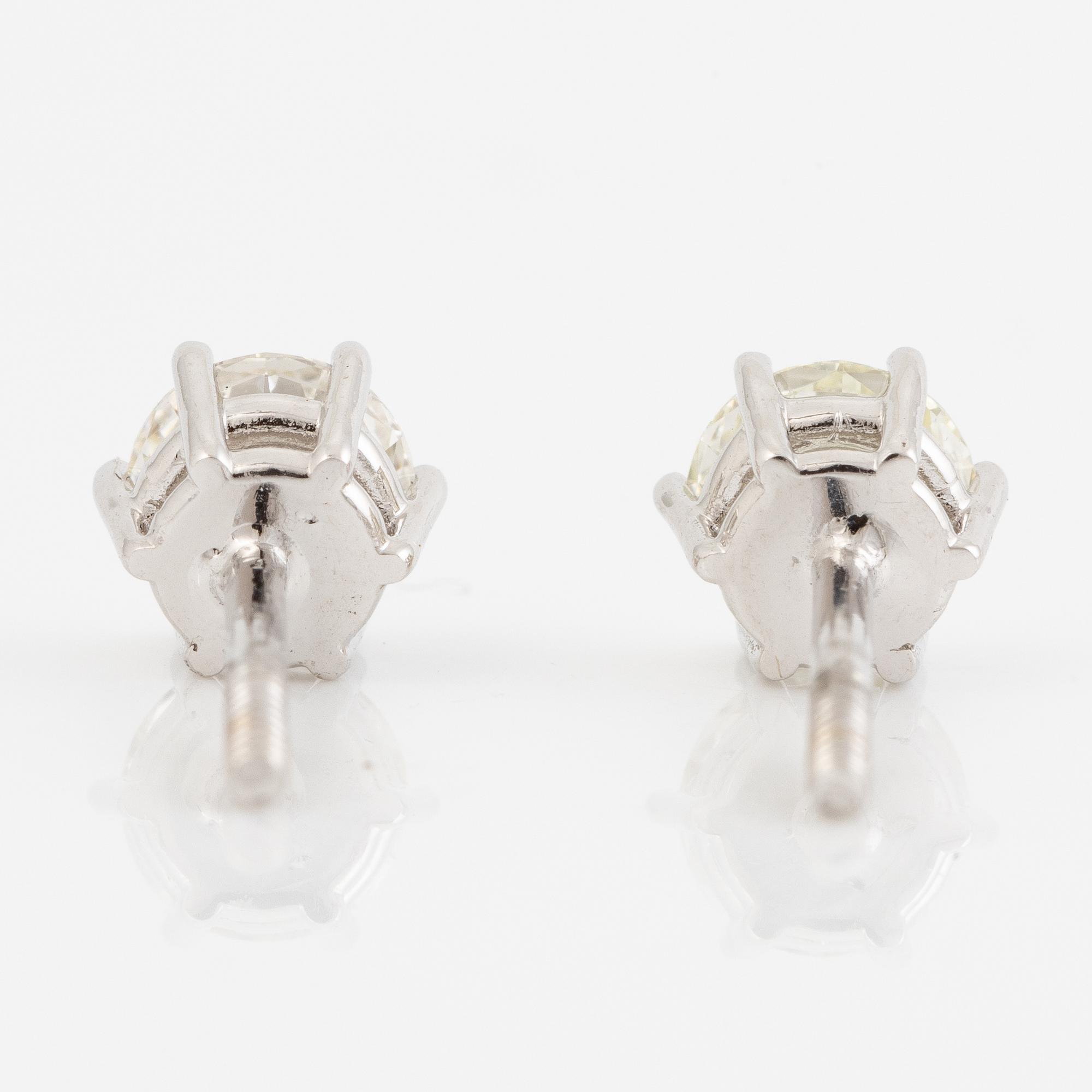 Örhängen 18K vitguld med briljantslipade diamanter.