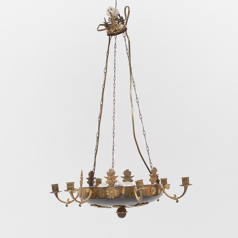 AMPEL, empire, 1800-tal. Höjd 67 cm.