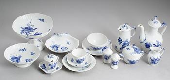 SERVISDELAR, 29 delar, porslin, "Blå Blomst", Royal Copenhagen.