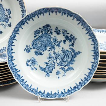 A blue and white dinner service, Qing dynasty, Qianlong (1736-95). (49 pieces).