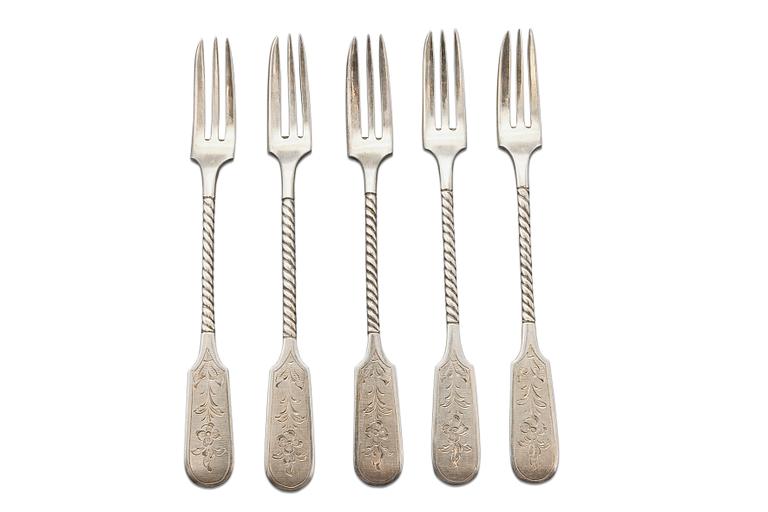 DESSERTGAFFLAR, 5 st, 84 silver. Otydlig kontrollstämpel 1896-1908. Stämplade AH. Tot. vikt ca 113 g.