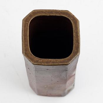 Isezaki Mitsuru (1932-2011), a Bizen ware vase, Japan, signed.