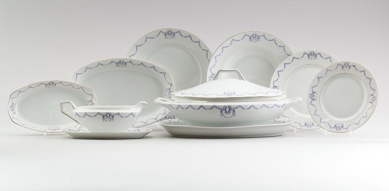 MATSERVIS, 49 delar, porslin, 1900-talets första hälft.