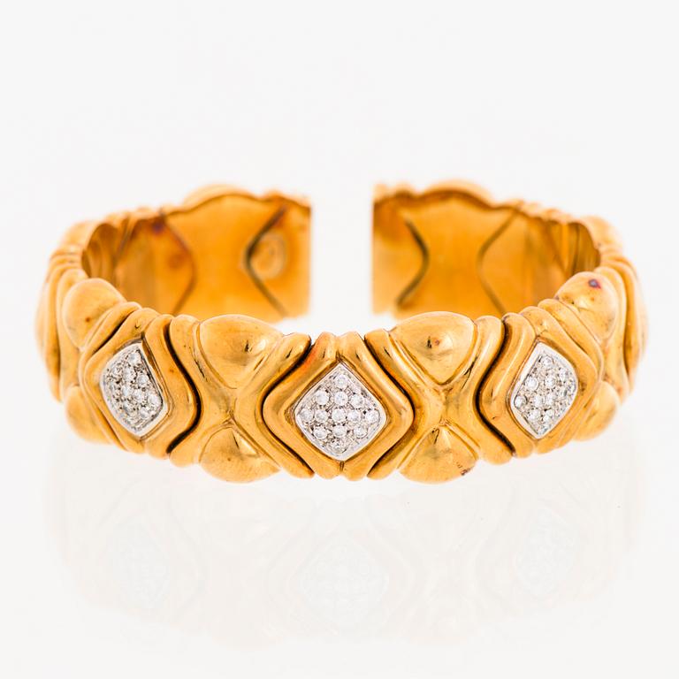 Bulgari, A BULGARI BANGLE, brilliant cut diamonds, 18K gold.