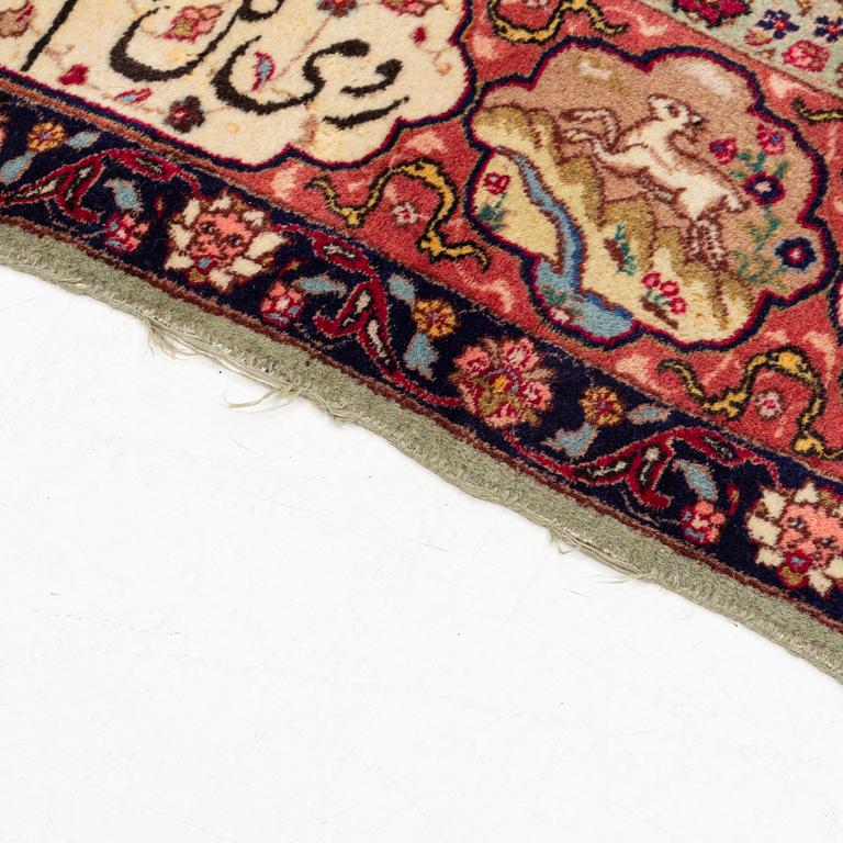 Rug, oriental, circa 280 x 163 cm.