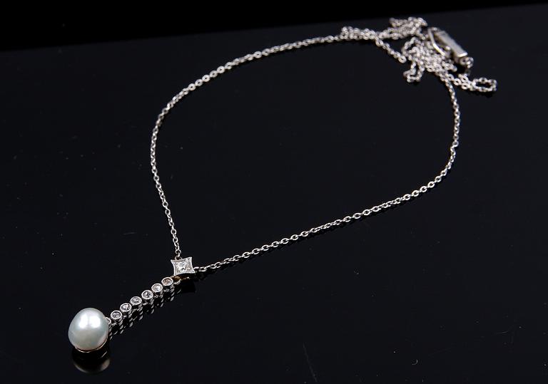 COLLIER, 18 K guld, diamanter samt pärla. 1900-tal.